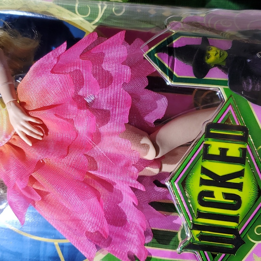 Glinda Doll‎ from Wicked - Picture 7 of 14